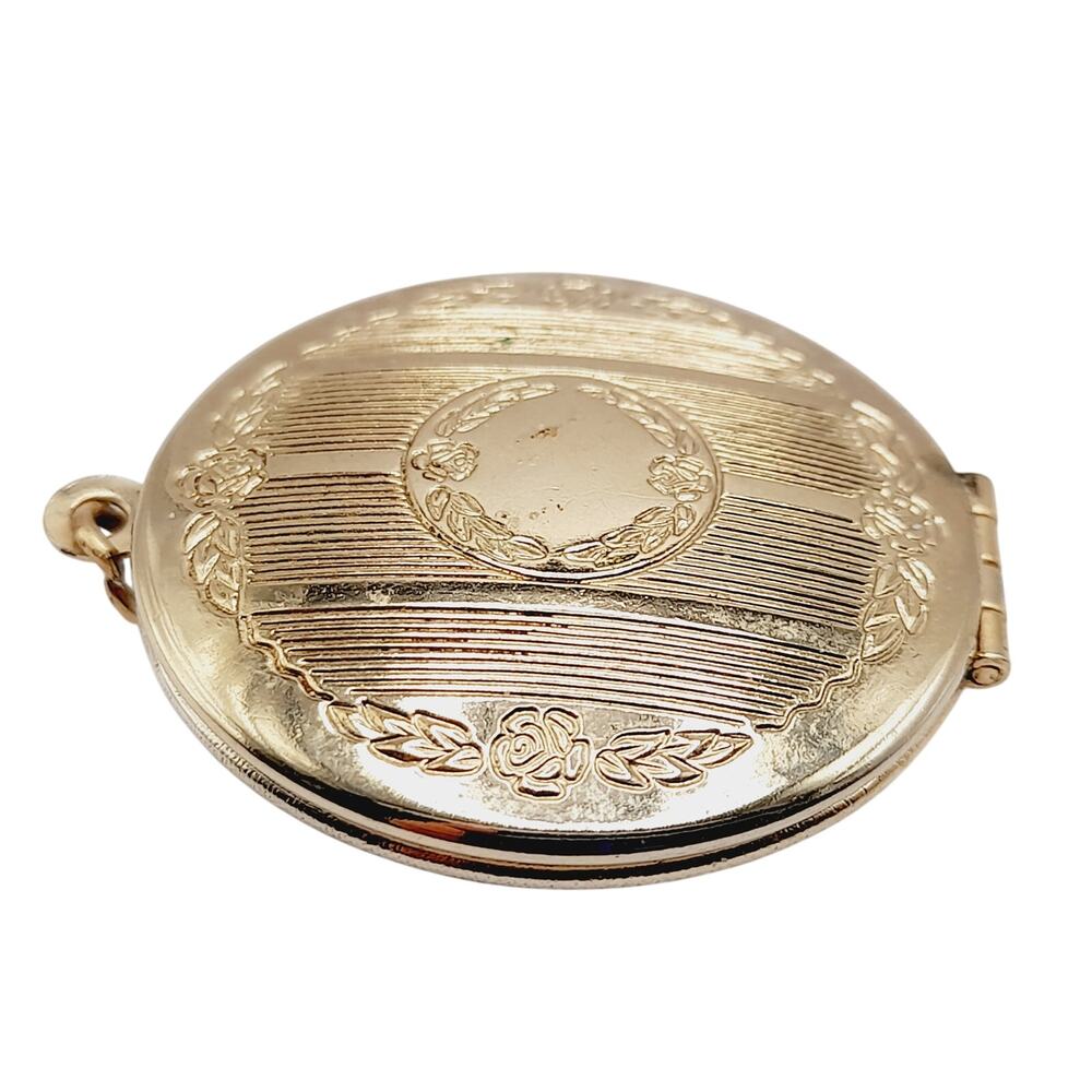 Vintage Sarah Coventry Locket – Gold Tone Round Photo Pendant, 1 1/4 Inch